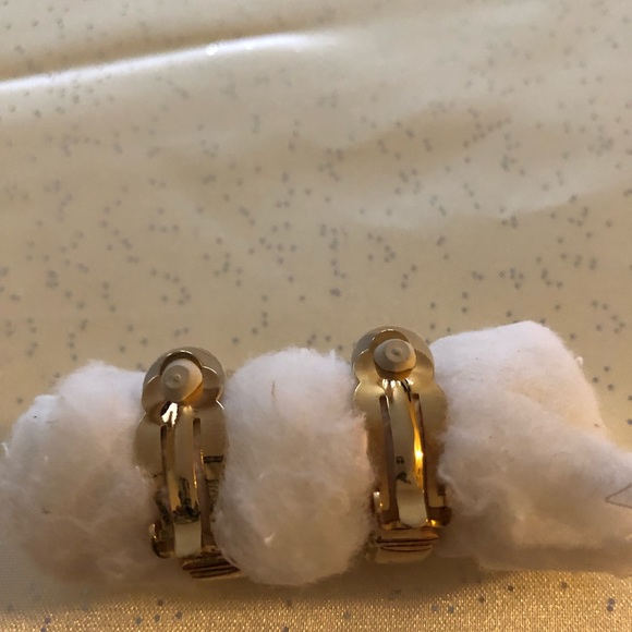 Onyx and cubic zirconia earrings - Picture 2 of 8